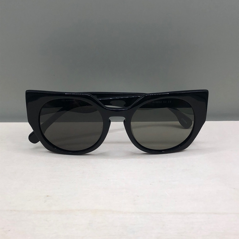 RS Eyewear Trendy Semi Oversized Sunglasses Black Frames RS9002 C3